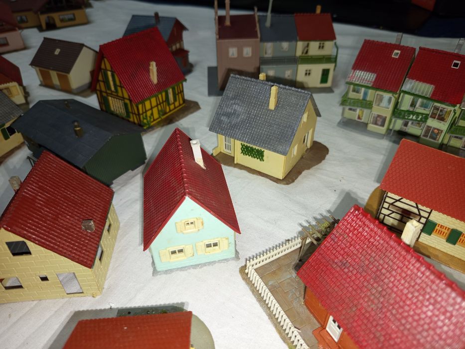 Lot nr. 5 căsuțe HO Faller Vollmer trenulețe diorama piko roco