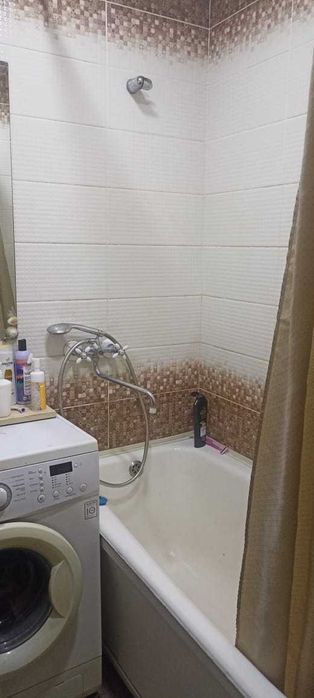 Сдам комнату в трехкомнатной