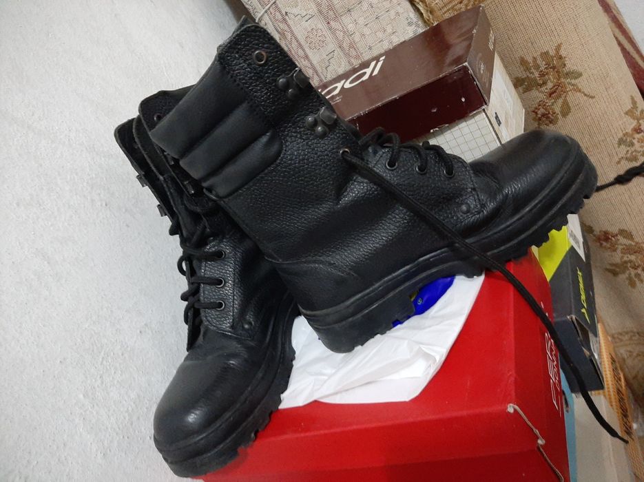 обуви все по3000-берцы за 5000