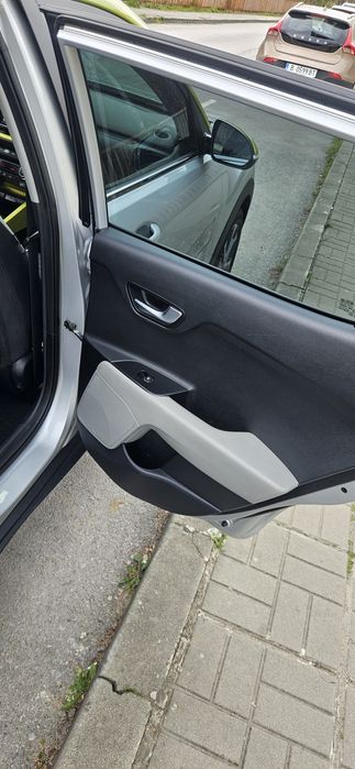 Kia Stonic 2019 1.4 бензин автоматик