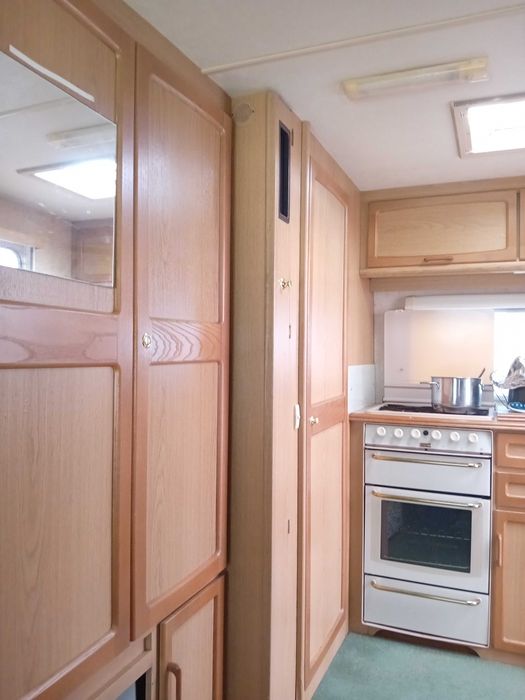 Каравана Swift UK 400 CHALLENGER с голям фортселт