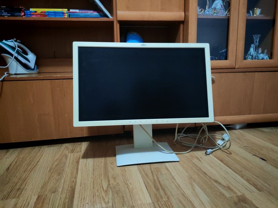 Vând monitor mare fujitsu