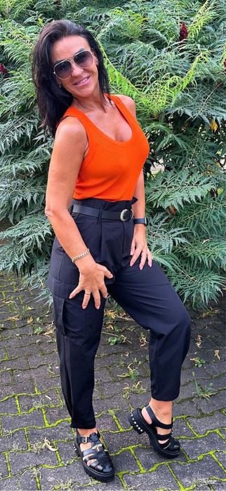 Pantaloni cu buzunare laterale Zara