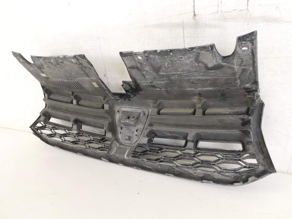 Радиаторна решетка Дачия Логан 2 [фейслифт] [ - ] Оригинална в добро с