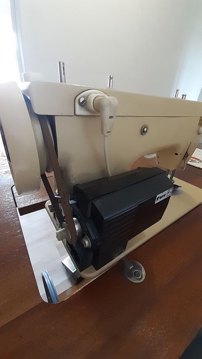 Продам швейную машинку