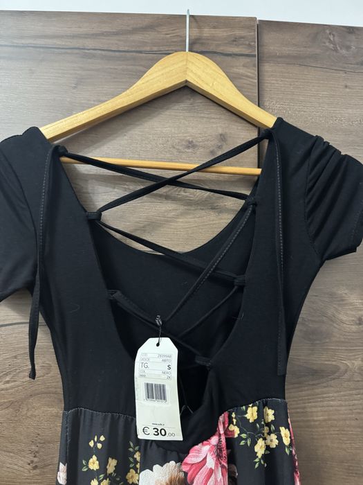 Платье в пол с открытой спиной