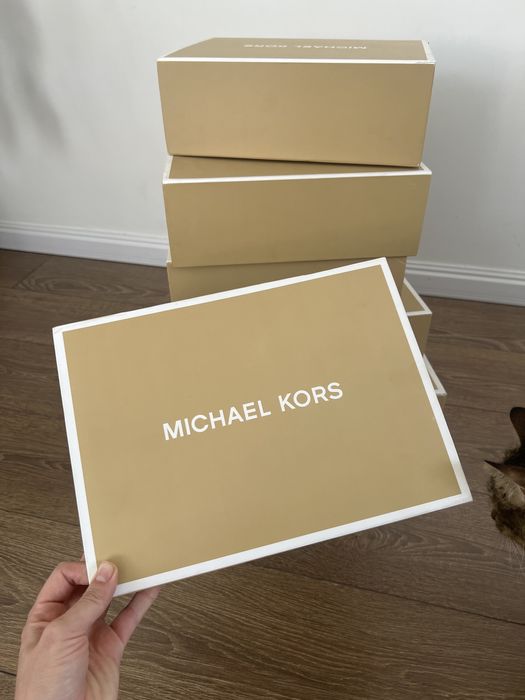 Упаковка бренда Michael Kors