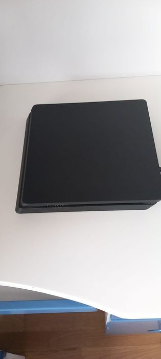 Vând PS4 ,HDR,1TB
