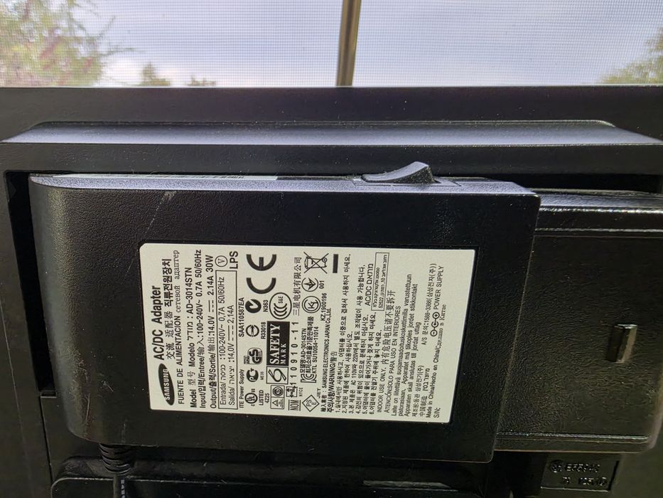 Монитор Samsung 22 диагональ VGA вход