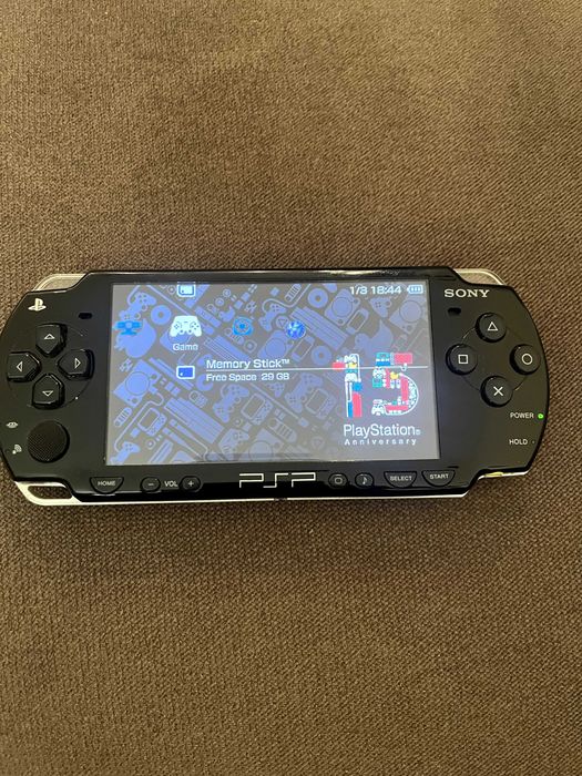 Продавам PSP 2000