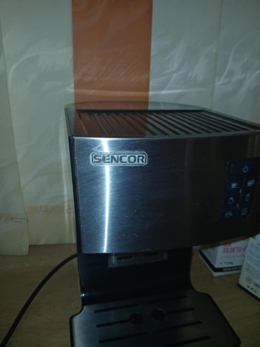 Vând espressoare semi-automate de cafea