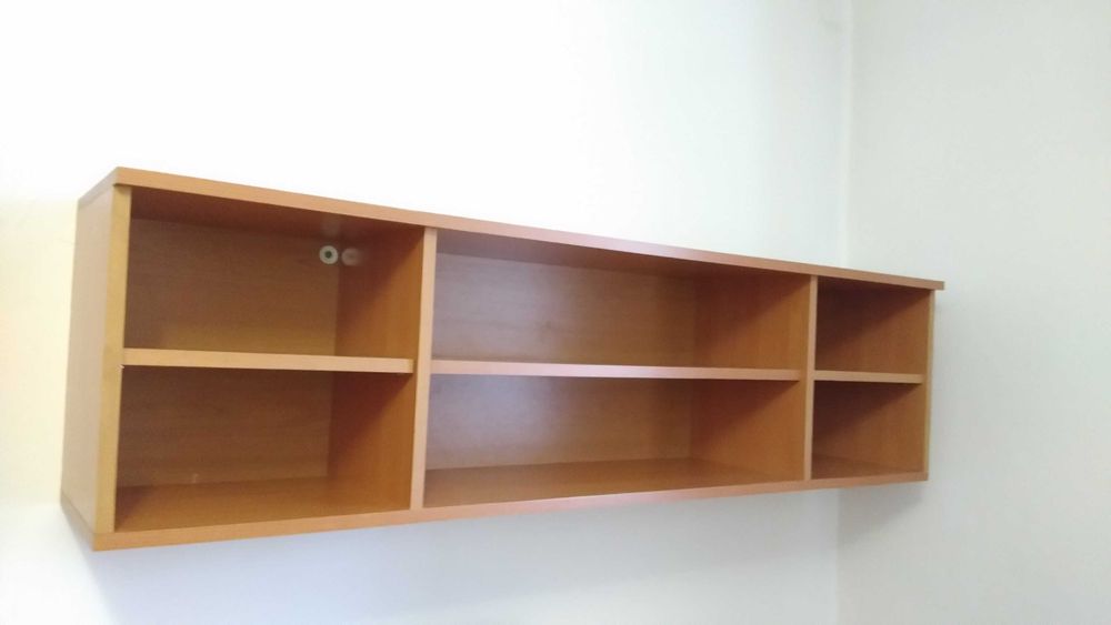 Raft biblioteca de perete etajera suspendata din PAL