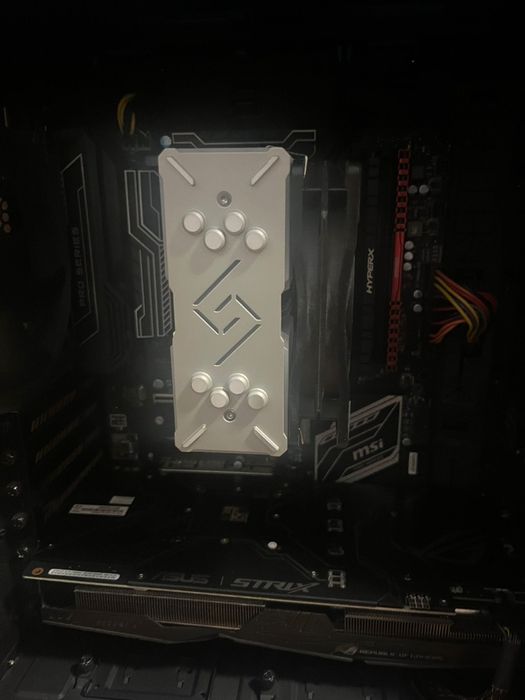 Calculator gaming cu Windows 10 Pro cu licenta