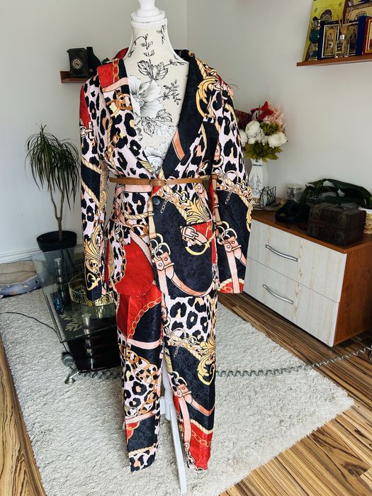Costum Asos nou fara defecte
