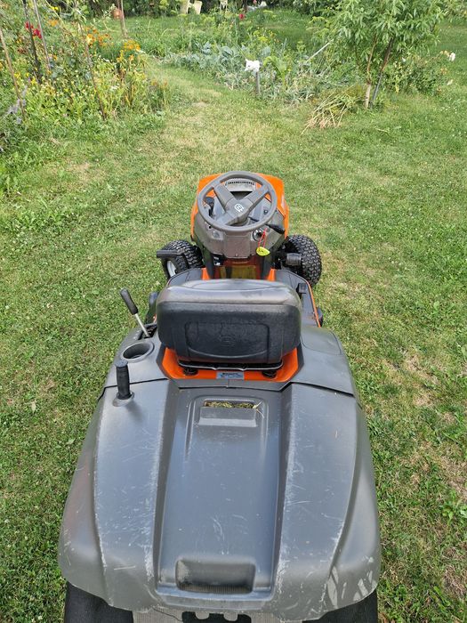 Tractoras tuns gazon Husqvarna TC138