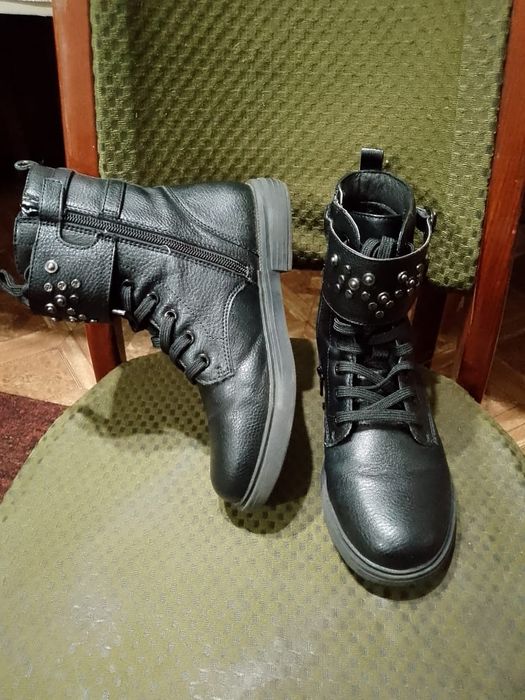 Продам Ботинки женские