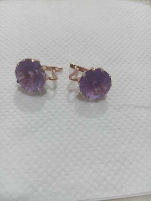 Продам золотые серьги