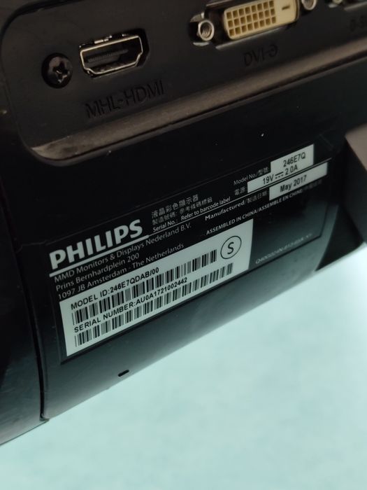 Монитор Philips 246E7Q