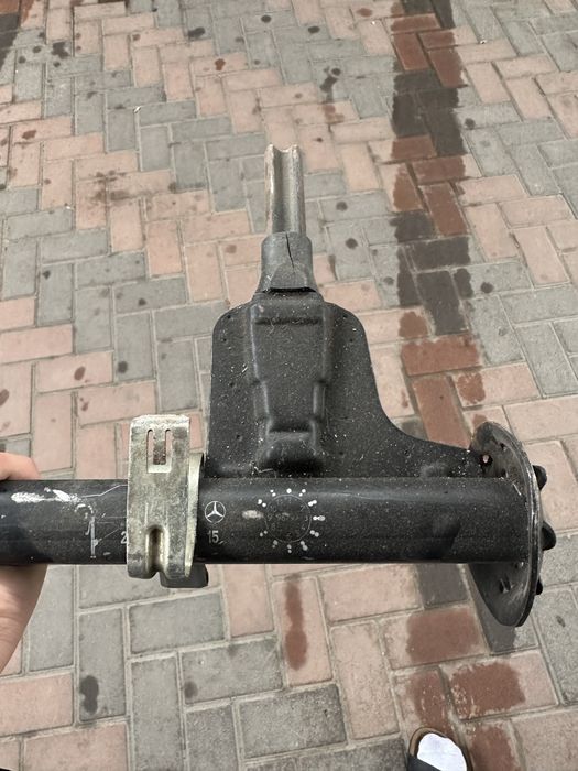 домкрат для автомобиля Мерседес