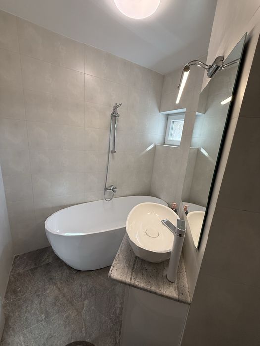 Inchiriez apartament cu 3 camere