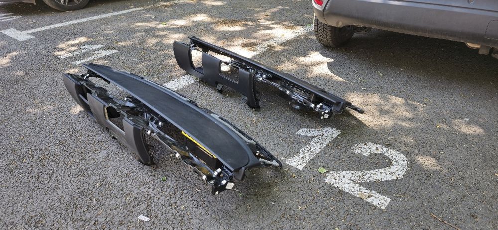 Plansa bord tesla model Y