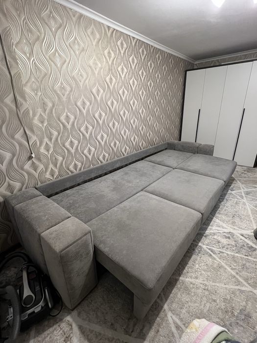 Продам большой ДИВАН.