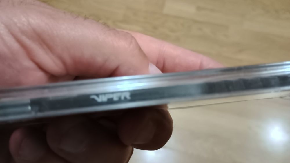 Memorie RAM desktop Viper 8 GB ddr4 3200 mhz radiator noua nefolosita