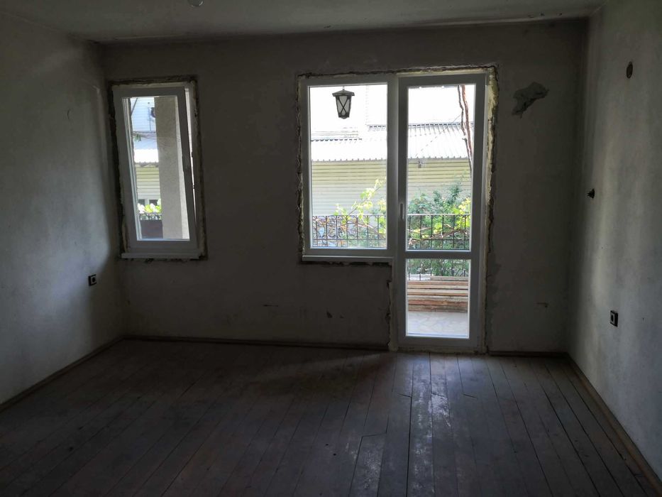 Продава се Тристаен апартамент в Велико Търново, Център - 100 кв.м за 1130 €/кв.м - Снимка #1