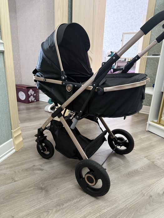 Почти новая коляска bebecoo