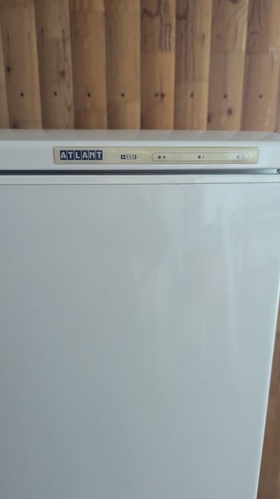 Продам б/у морозильник Атлант