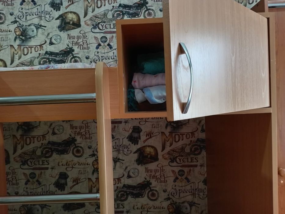 Продам двухярусную кровать