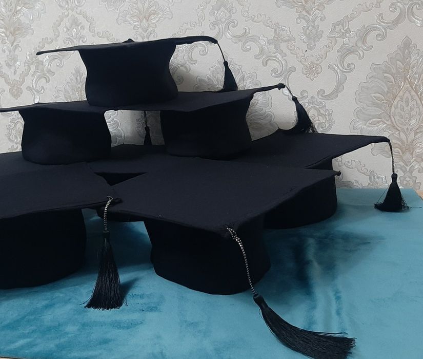 Выпускнительные шапки