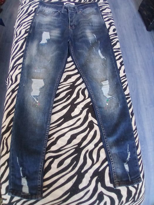 Продавам дънки за момче.