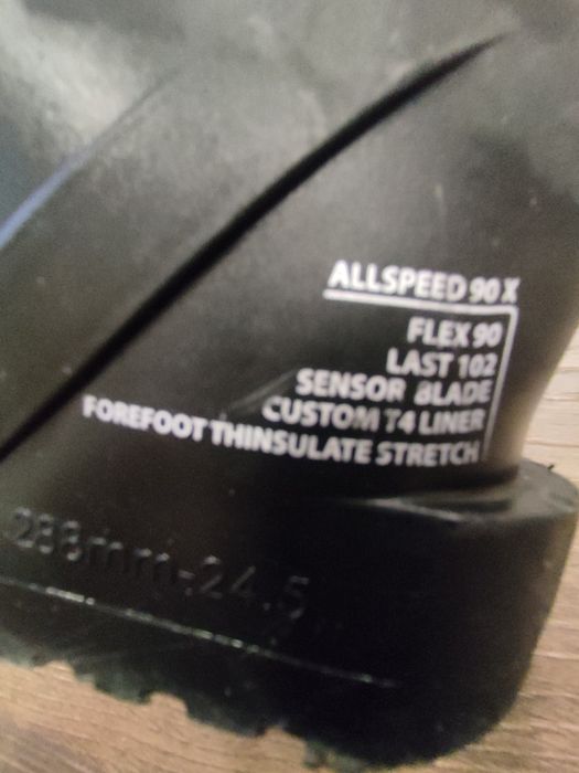 Ски,обувки,щеки росиньол