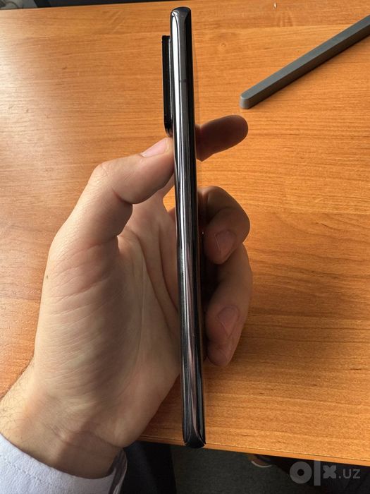 Xiaomi 11ultra12/ 256 ekranda singan joyi bor  bor abmen