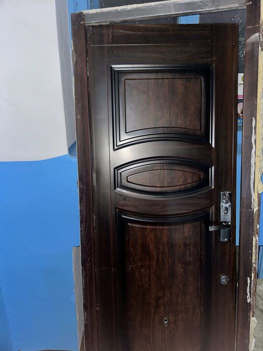 Продам входную дверь