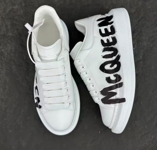 Adidasi Mc Queen
