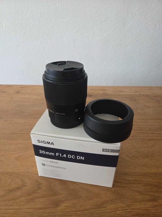 Canon EOS M100 + обектив Canon EF-M 15-45mm + обектив Sigma 30mm f1.4