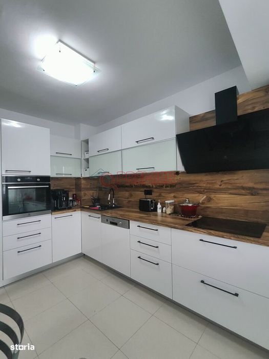 EROII REVOLUTIEI - Metrou - 3 camere