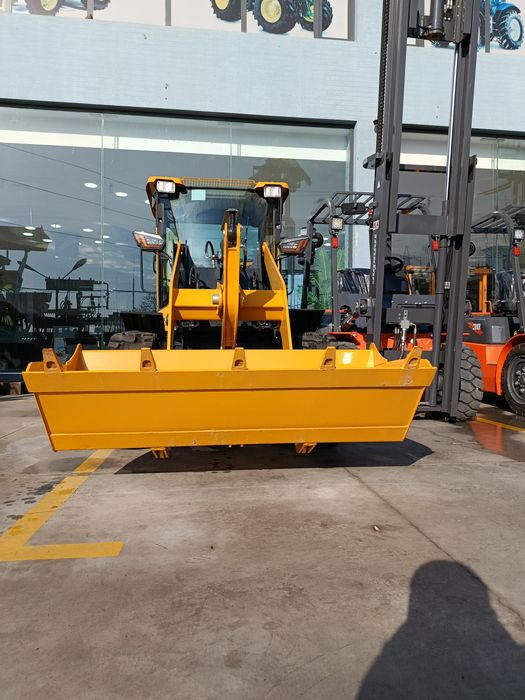 Фронтальная погрузчик