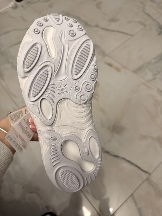 Adidasi  Adidas Oznova