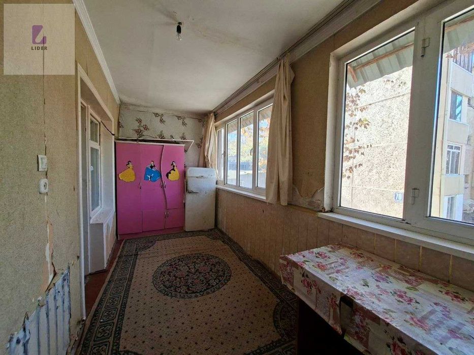 1 ком. переделанная в 2х ком. на 2 этаже в кирпичном доме