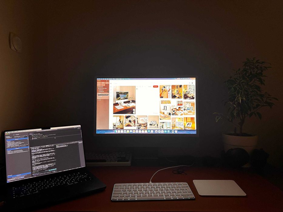 iMac 24” Blue · M1 · 8 ГБ. Новый? Почти. + Apple Magic Trackpad