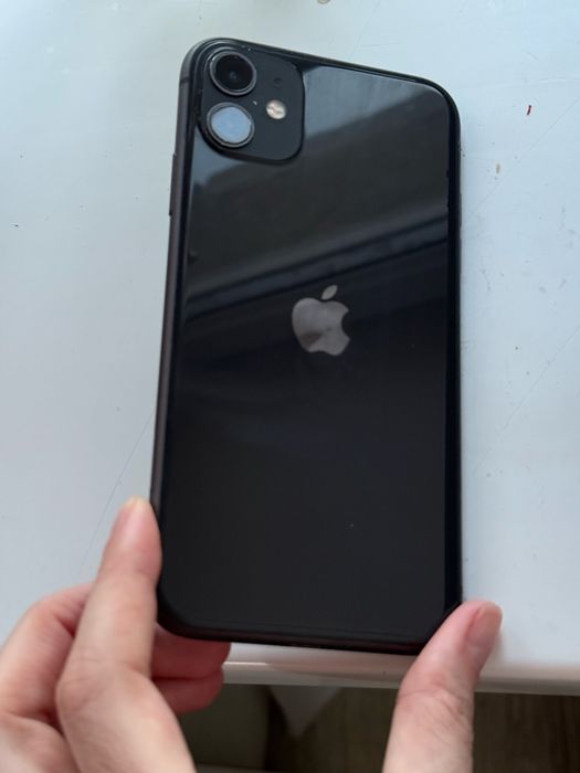 iPhone 11 в хорошем состоянии