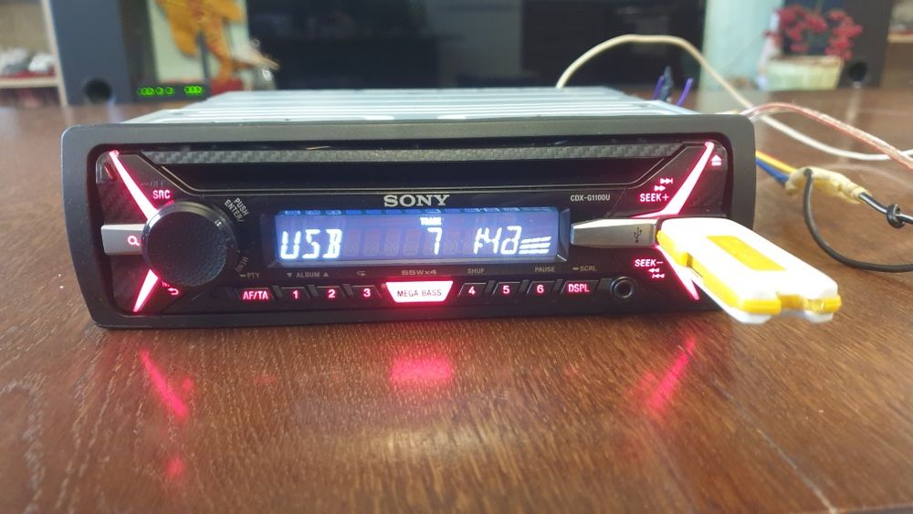 Авто радио плеър музика за кола Сони Sony CD MP-3 USB AUX