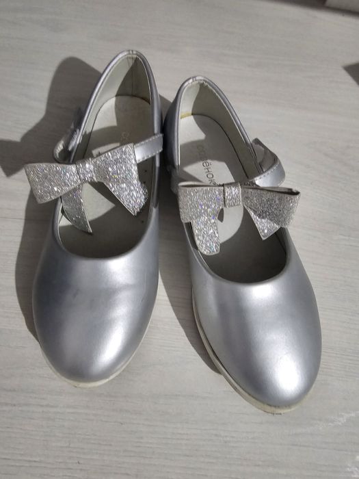 Туфли для девочек,кроссовки