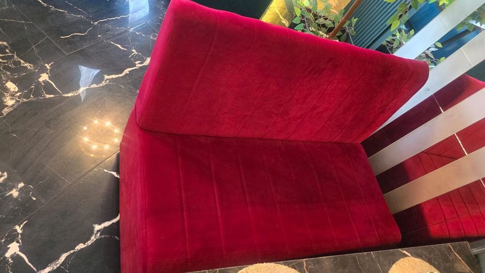 Продам диван для кафе и ресторанов