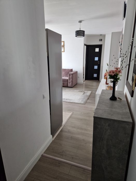 Apartament - 3 camere de inchiriat- Doamna Stanca
