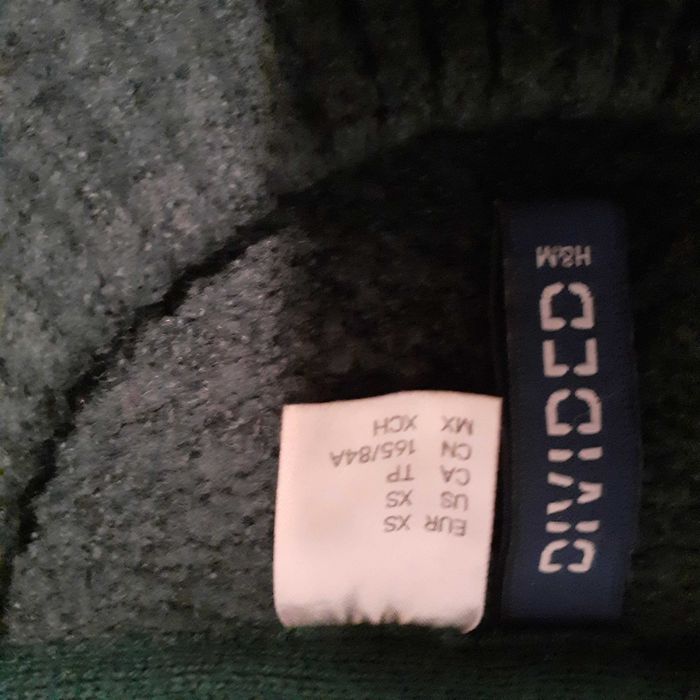 Продавам пуловер , размер ХS, за ръст 165см.