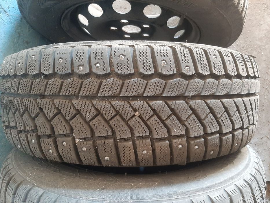 Продам комплект зимней резины с дисками